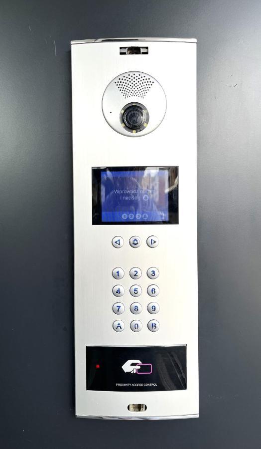 Wyszynskiego Apartment - Self Check-In 20H - Parking &Lift ヴロツワフ エクステリア 写真